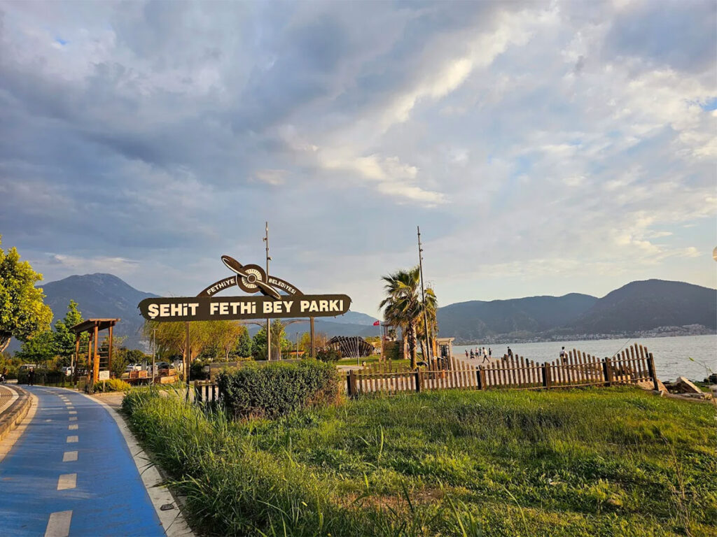 Şehit Fethi Bey Parkı